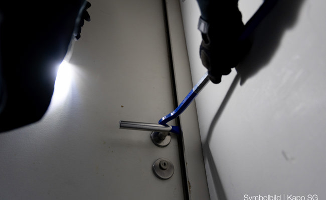 In Clubhaus, Wohnhäuser und auf Baustellen eingebrochen