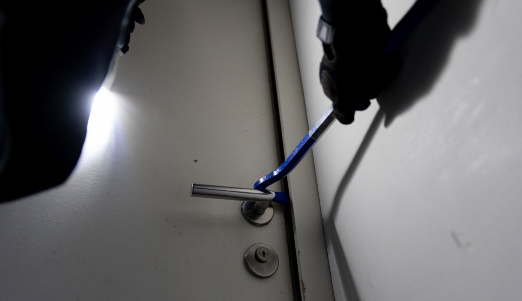 In Clubhaus, Wohnhäuser und auf Baustellen eingebrochen