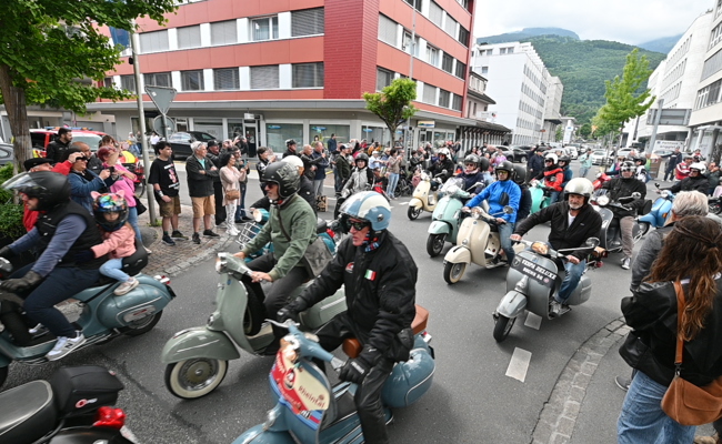 Mehr als nur Motorroller: Vespa-Kult zwischen Patina und Pokalen