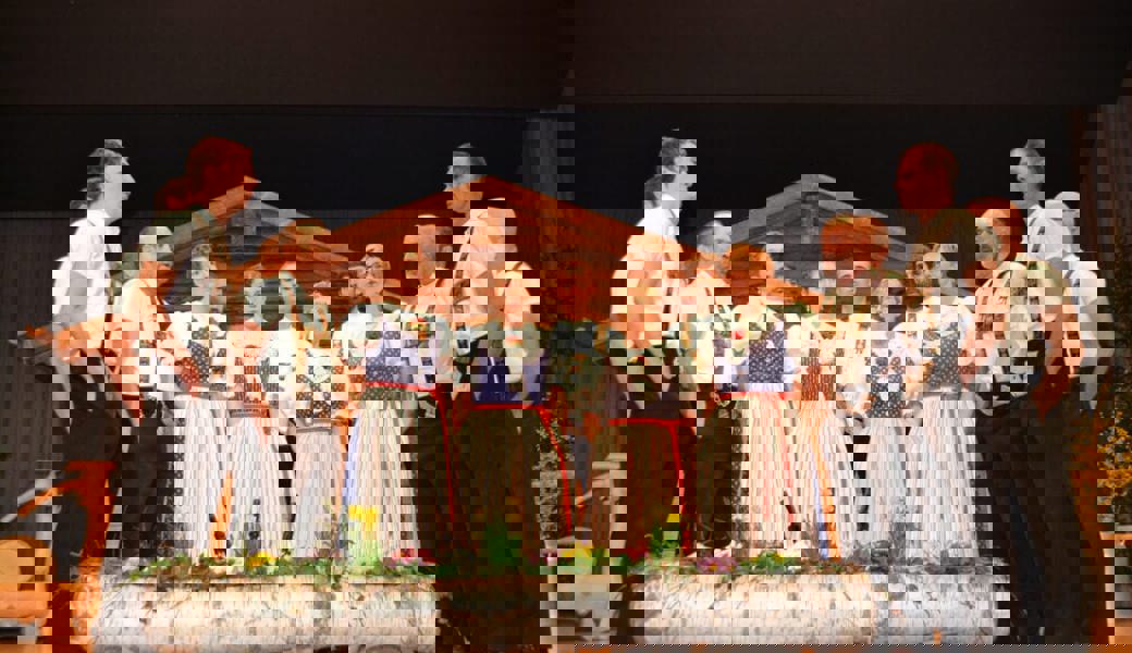  Gekonnte Darbietung eines traditionellen Toggenburger Naturjodels durch das Schmittechörli Necker. 