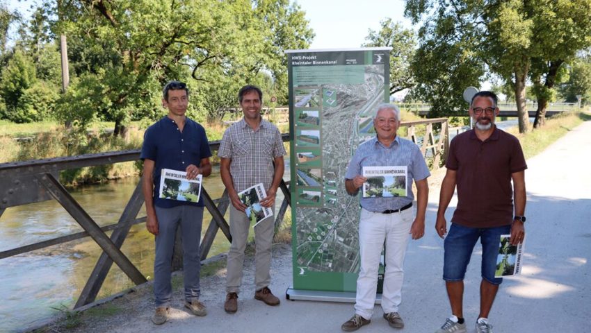  Von links: Matthias Kreis, Technischer Leiter Melioration der Rheinebene, Roland Hollenstein, Projektleiter Hochwasserschutzprojekt, Roland Wälter, Präsident Verwaltungsrat Zweckverband Rheintaler Binnenkanalunternehmen und Sascha Weder, Geschäftsführer Zweckverband Rheintaler Binnenkanal, informieren über die geplanten Schutzmassnahmen.