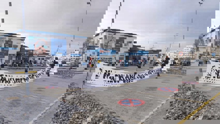  Die Passagiere bekommen mit, dass eine Aktion läuft, der Flugbetrieb wird aber nicht gestört.