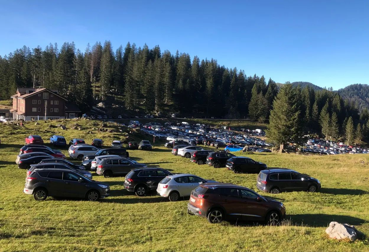 Unten grau, oben blau: Autoflut im Alpstein