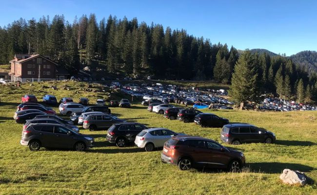 Unten grau, oben blau: Autoflut im Alpstein