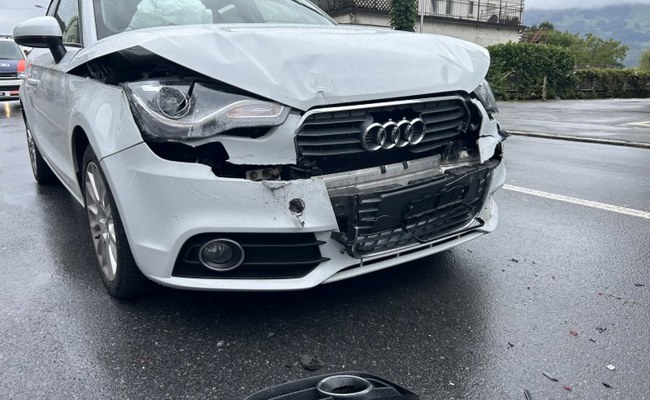 Auffahrunfall verursacht erheblichen Sachschaden