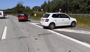 Abbremsen nicht bemerkt: Drei Autos auf A13 kollidiert
