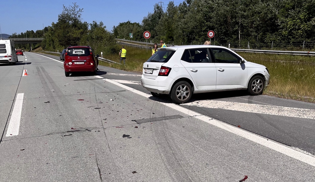 Abbremsen nicht bemerkt: Drei Autos auf A13 kollidiert
