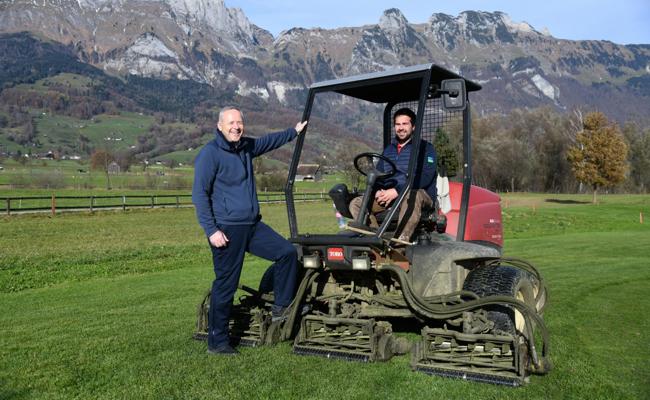 Greenkeeping ohne Pause: In Gams wird auch im Winter Golf gespielt