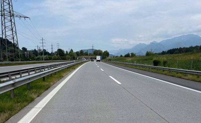 Auffahrkollision auf Autobahn bei Rüthi – 17-jähriger Beifahrer verletzt