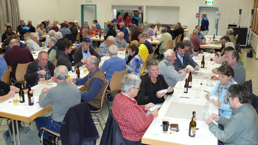 Fast 100 Jasserinnen und Jasser nahmen am Anlass teil.