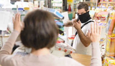 Raubüberfall auf Lebensmittelgeschäft – vier Beschuldigte festgenommen