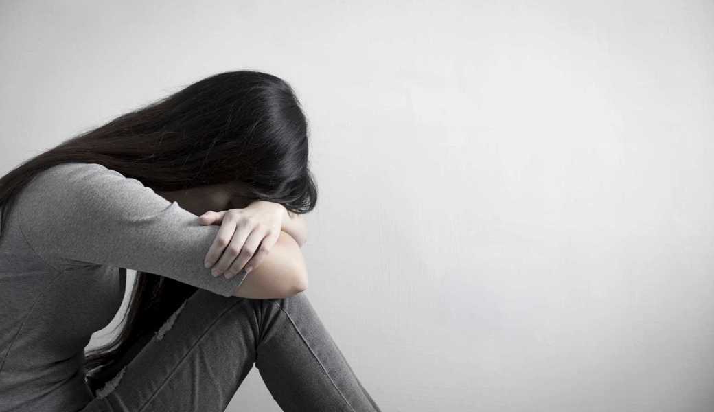 Das zwölfjährige Mädchen hatte sich lediglich nach emotionaler Nähe gesehnt, aber der Mann, der ihm Halt geben sollte, missbrauchte sein Vertrauen. Inzwischen ist das Mädchen erwachsen und traumatisiert. 