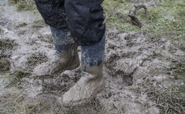 Kinderkram: Alle lieben Matsch - da freut sich die Waschmaschine auf Arbeit