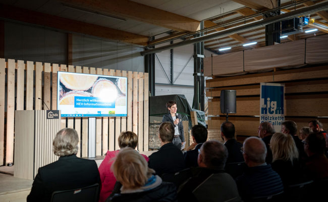 Referenten zeigten Hauseigentümern vielfältige Möglichkeiten von Holz auf