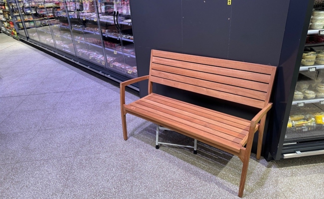 Bereits in über 50 Filialen: Migros und Coop führen Bänkli ein