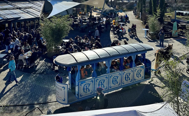 Von der Pferdestärke zur Elektrokraft: Lernende bauen Kinderzoo-Tram