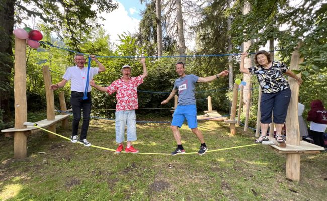 Das Mitfahrbänkli ist nicht anderes als die moderne, einfache Art von Autostopp