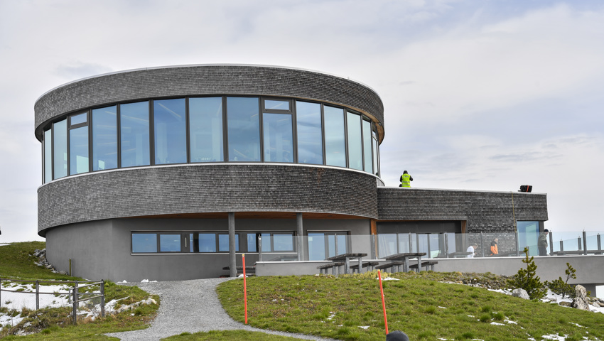 Bei der Bergstation des Hohen Kasten befindet sich ein Drehrestaurant. Bei der Bergstation des Hohen Kasten befindet sich ein Drehrestaurant.