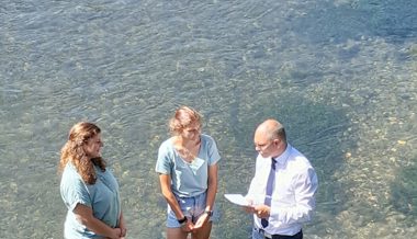 Famigo: Ein ganz besonderer und feierlicher Gottesdienst mit Taufe im Kanal