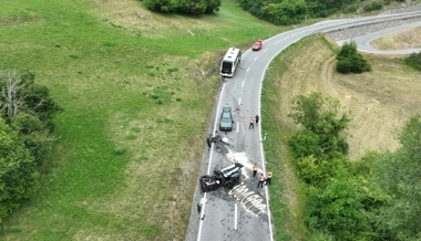 Schwerverletzte nach Kollision von Car und zwei Autos