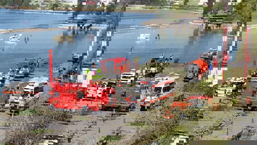  Die Rettungskräfte stehen im vollen Einsatz. 