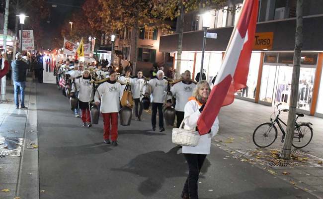 Friedlicher Marsch durch Buchs: Trychler führten Protestzug an