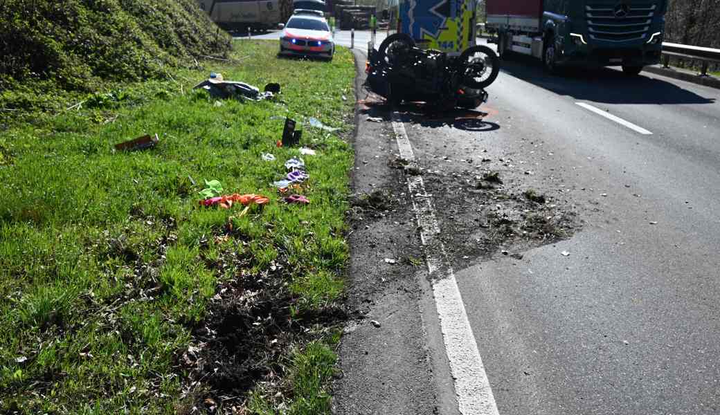 Der 62-jährige Motorradfahrer hat auf der Fahrt von Wildhaus nach Gams die Kontrolle über sein Motorrad verloren.