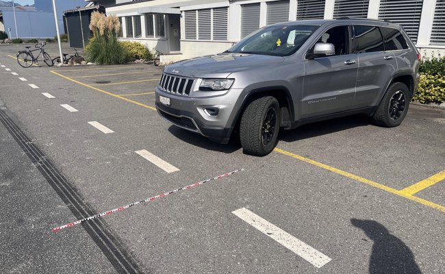 Ausgeparkt und E-Bike-Fahrerin übersehen: 64-Jährige verletzt