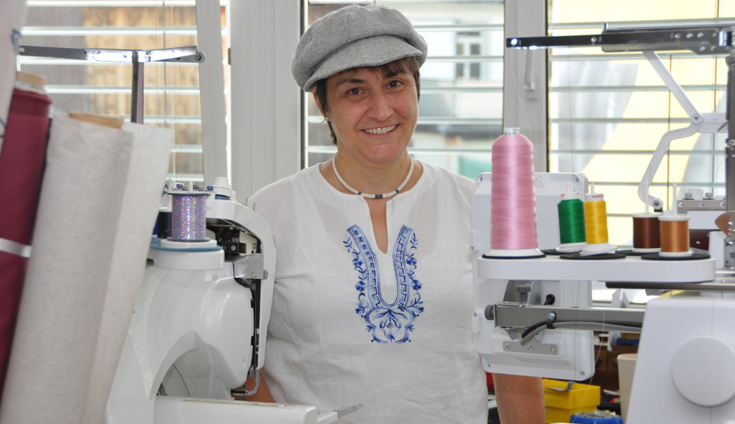 Hier laufen die Fäden in ihrem Leben zusammen: Inglina Dutli in ihrem Nähstübli im Zentrum Neuhof in Buchs.
