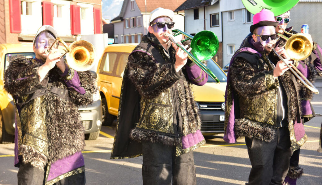  Die drei Bläser sind mit voller Leidenschaft mit dabei. 