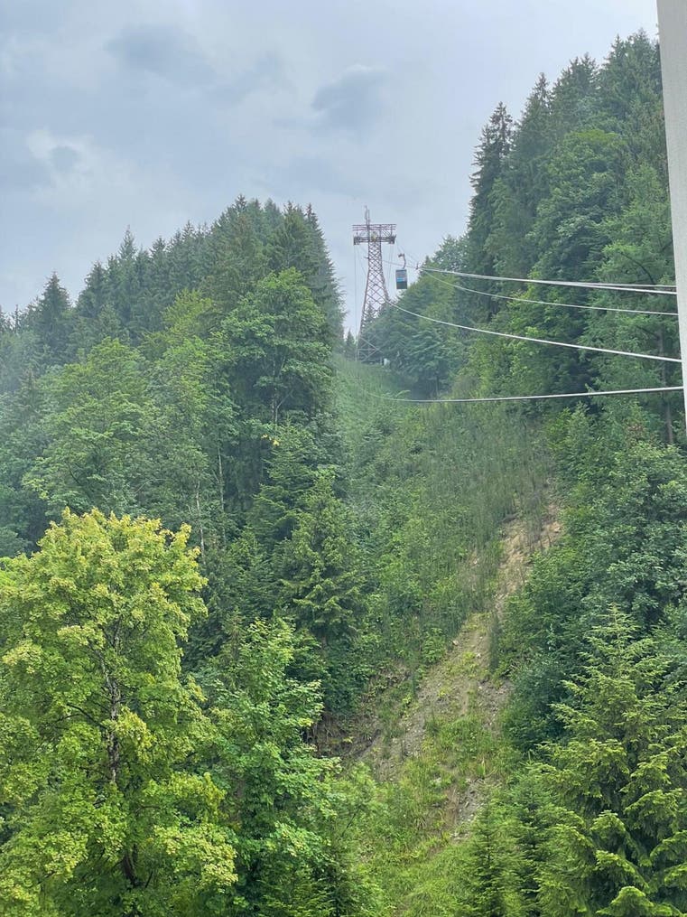 Wegen heftigem Windstoss: Notstopp der Karren-Seilbahn – alle 19 Fahrgäste und ein Hund gerettet