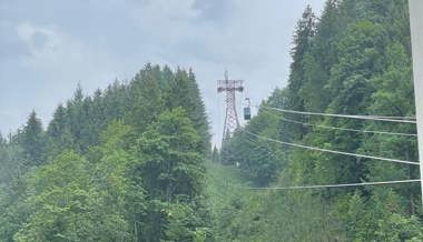 Wegen heftigem Windstoss: Notstopp der Karren-Seilbahn – alle 19 Fahrgäste und ein Hund gerettet