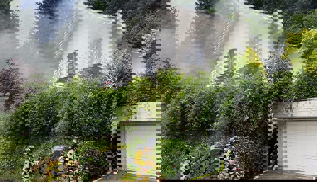  Die Feuerwehr rückte aus, um den Brand zu löschen. Bilder; Kapo SG