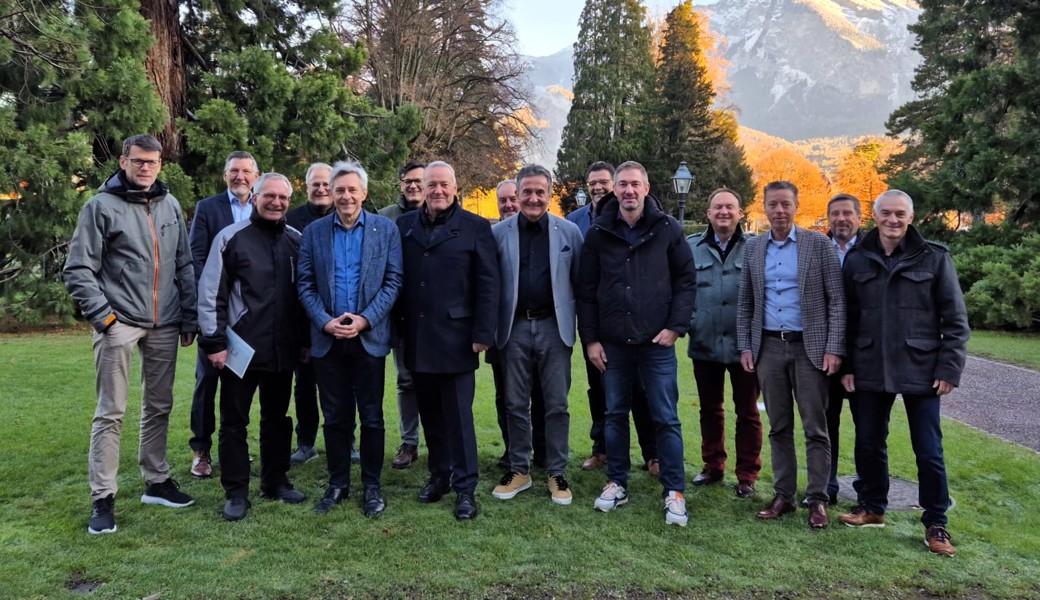 Der Vorstand der RSW, von links: Daniel Bühler, Christoph Gull, Axel Zimmermann, Eduard Neuhaus, Guido Fischer, Patrik Schlegel, Fredy Schöb, Rolf Pfeiffer, Angelo Umberg, Bertrand Hug, Jörg Tanner, Niklaus Lippuner, Erich Zoller, Thomas Good, René Lenherr-Fend (Geschäftsstellenleiter).