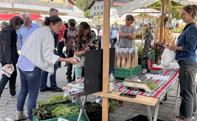 «Chüschtiges», ofenfrisches Brot, Gemüse: Start zum Frischmarkt war ein Erfolg