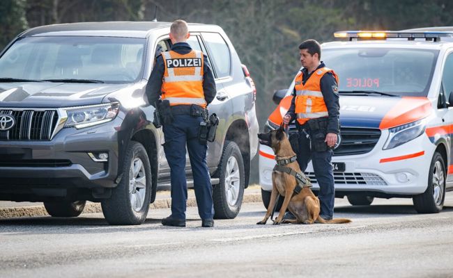 Beim Versuch, Ladendiebe aufzuhalten, verletzt