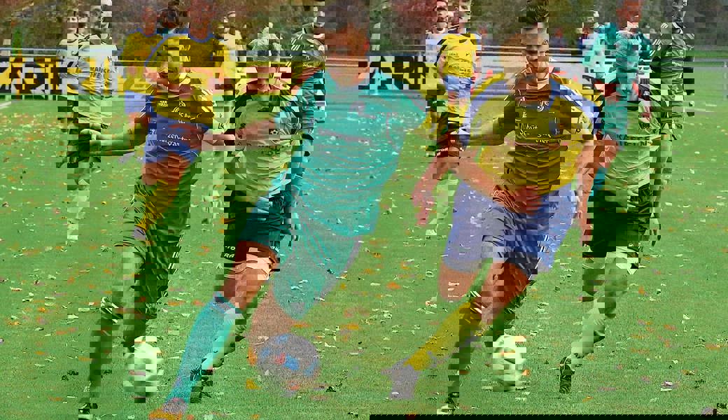  Stjepan Vuleta, hier im grünen Dress des FC Buchs, kann auf eine erfolgreiche Karriere als Fussballer zurückblicken. 