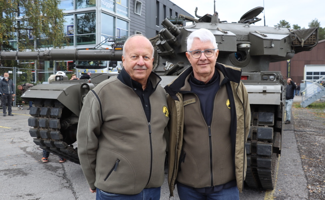 Centurion-Panzer und anderes Geschütz: Militärgeschichte interessiert