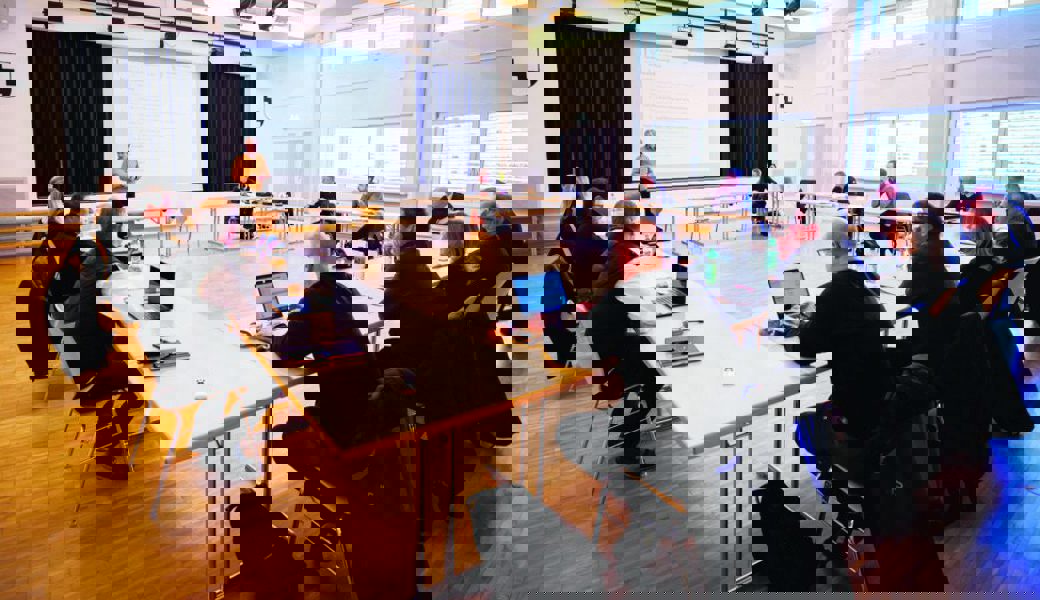  Sitzung zwischen dem Land Liechtenstein und dem Kanton St. Gallen für die Rheinausweitung Sevelen-Vaduz und Schaan-Buchs. 