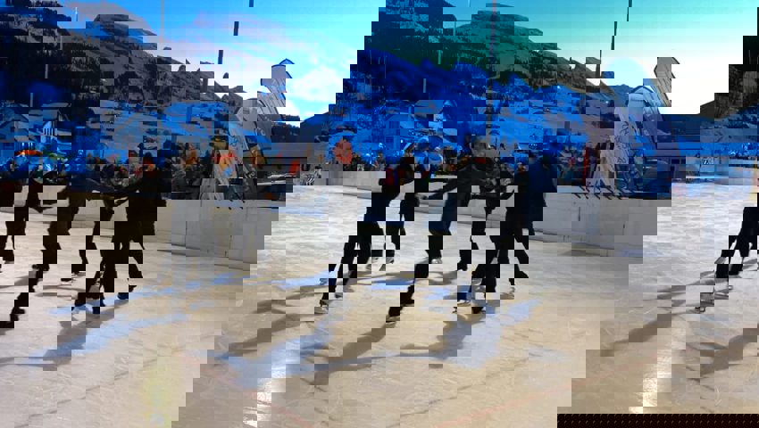  Die Erwachsenen zeigten ihr Können zu irischer Musik. 