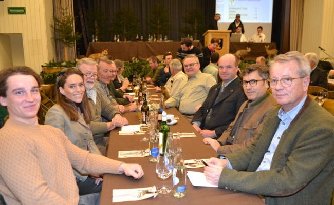Die Jägerinnen und Jäger stehen gemeinsam für ein schönes Hobby ein