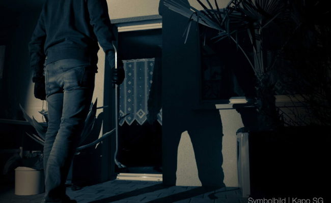 In Quarten wurde durch eine Terassentür in ein Restaurant und Hotel eingebrochen