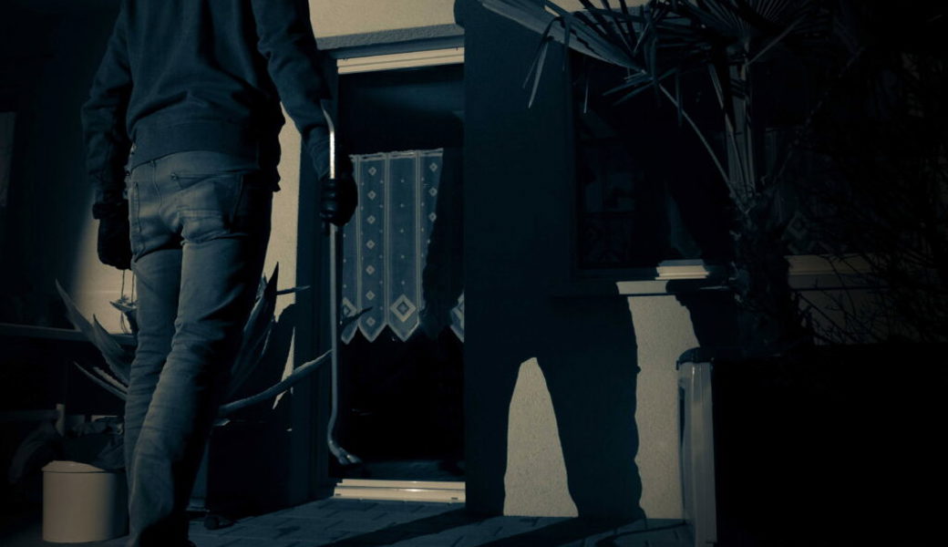  Sachschaden von 15'000 Franken verursachte eine unbekannte Täterschaft bei einem Einbruch in ein Hotel und Restaurant. Symbolbild: Kapo SG