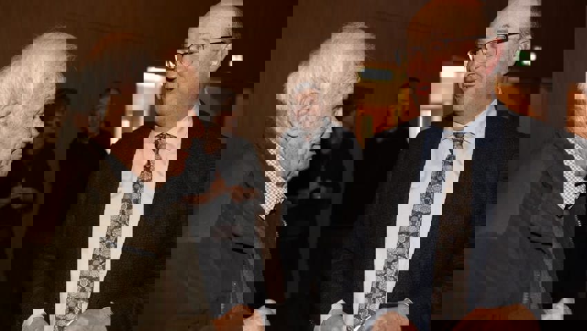  Will wissen, wo der Schuh drückt: Regierungsrat Beat Tinner (rechts). 