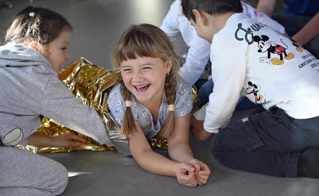 Leben retten mit Globi: Acht Nachwuchs-Nothelfer ausgebildet