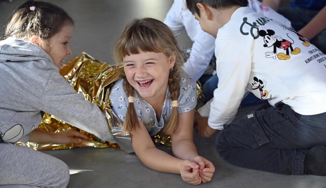 Leben retten mit Globi: Acht Nachwuchs-Nothelfer ausgebildet