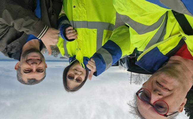 Ehepaar beschenkte Hirten und Lastwagenchauffeure