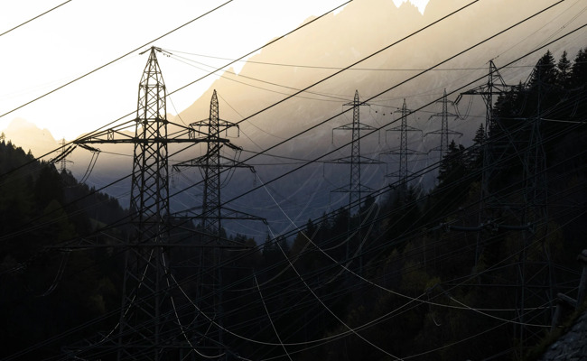Strom wird 2027 günstiger – in manchen Gemeinden zahlt man trotzdem mehr