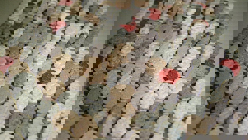  Allein der Konsum illegaler Substanzen macht fast die Hälfte der registrierten Straftaten aus. 