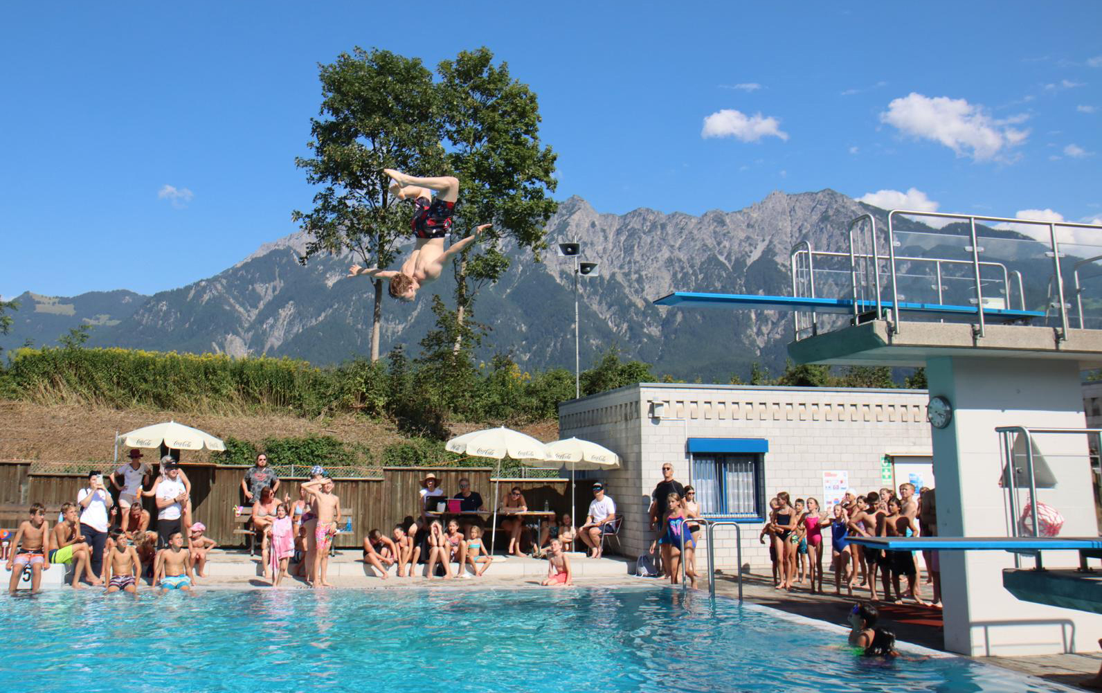 Artistik und Arschbomben zum 50. Geburtstag